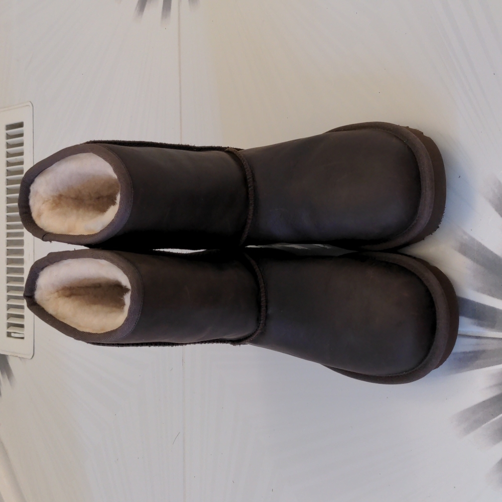 NWOT size 6 brown water resistant Ugg boots